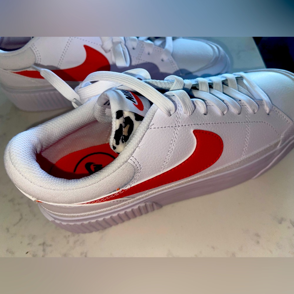 Women’s Nike court legacy lift size 8 NTW